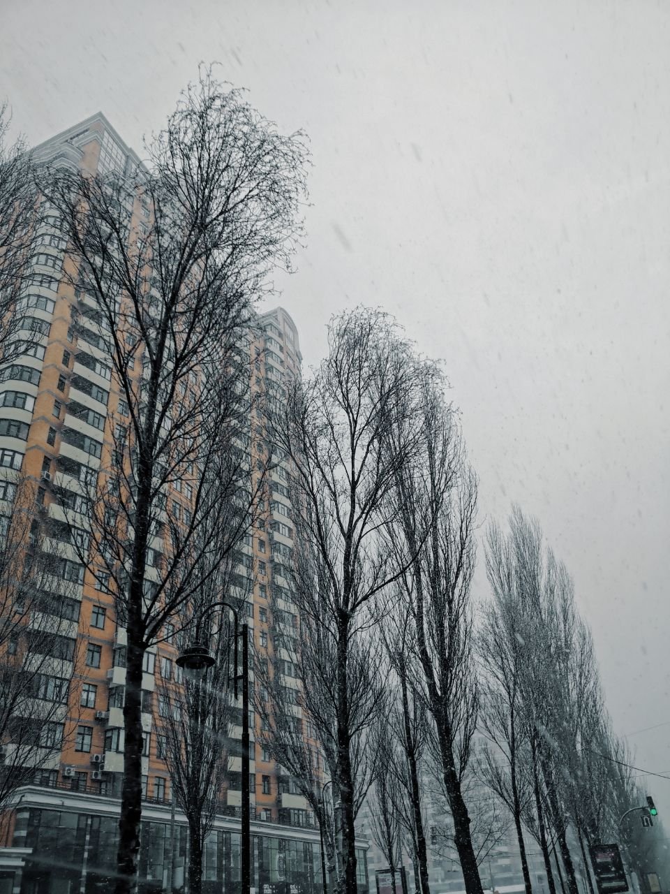 Метет не переставая 