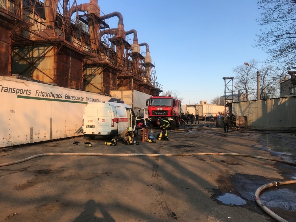 Пожар не могли локализовать долгое время из-за отсутствия гидрантов 