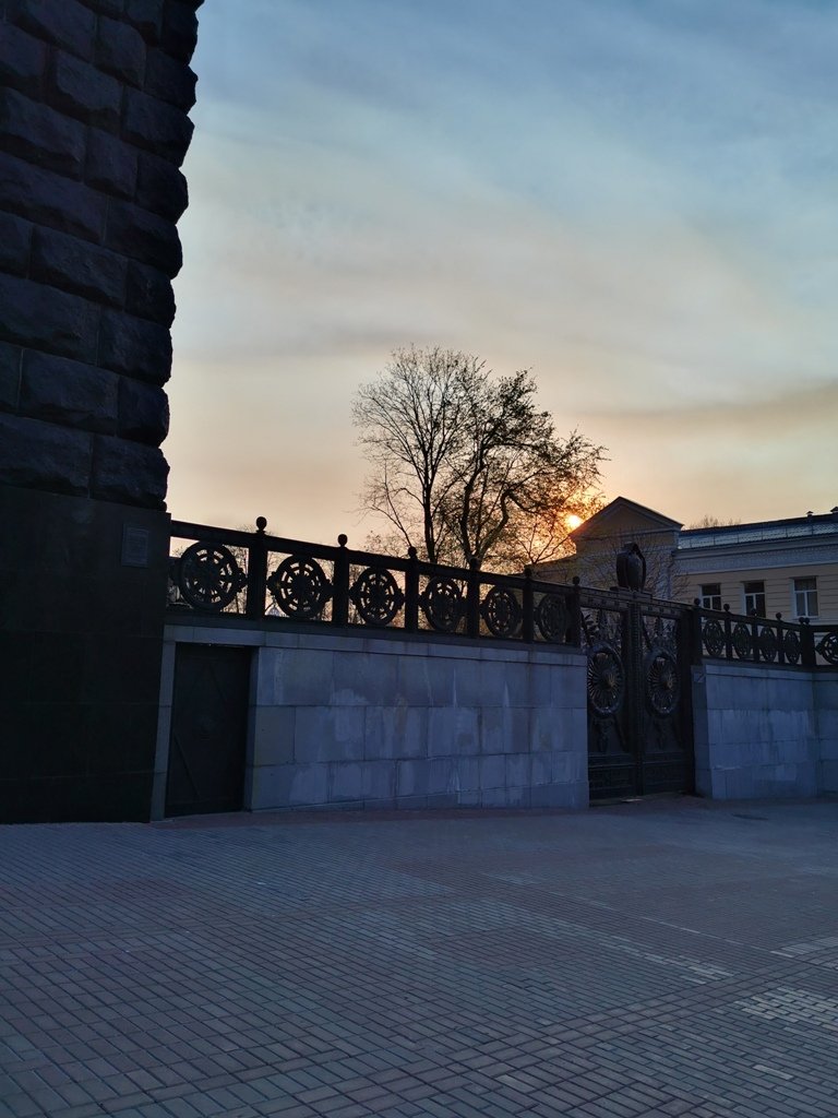 Возле Кабмина