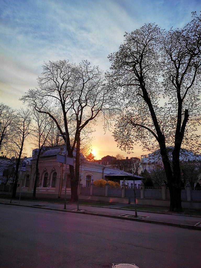 Убегает в новый день