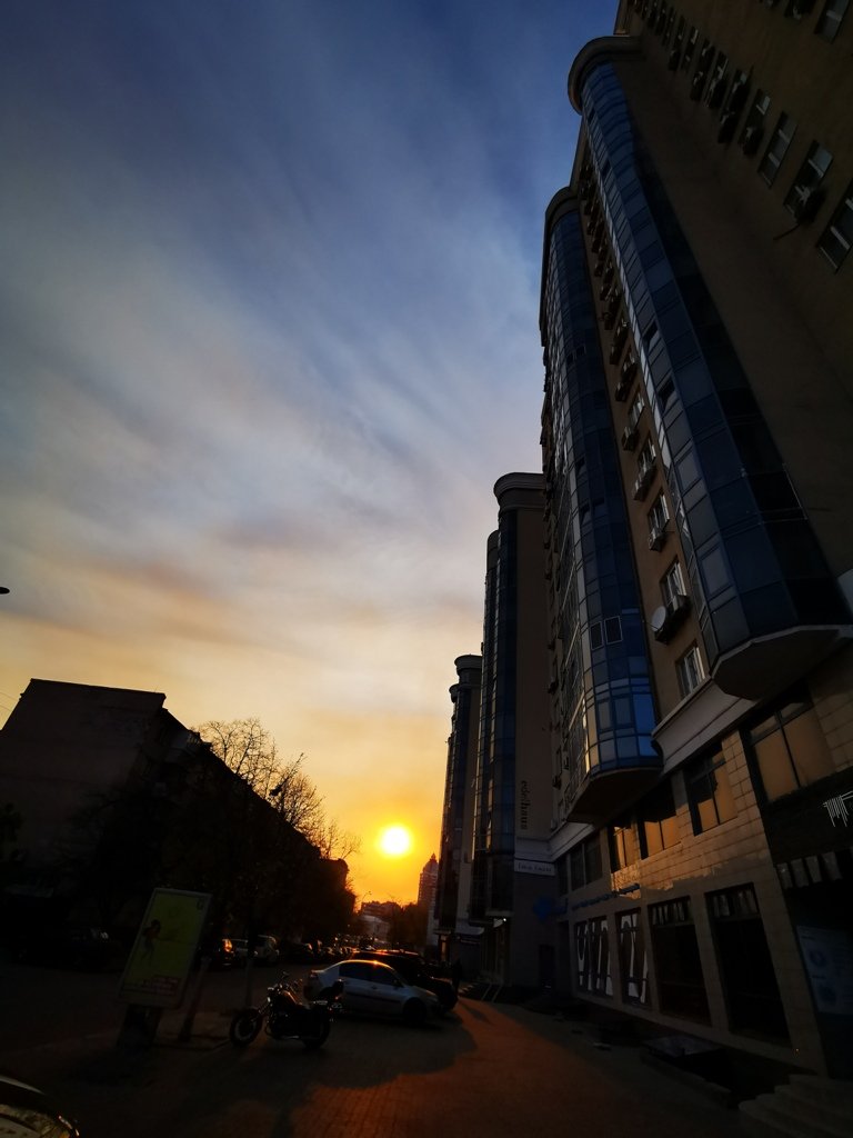 Теплый весенний Печерск