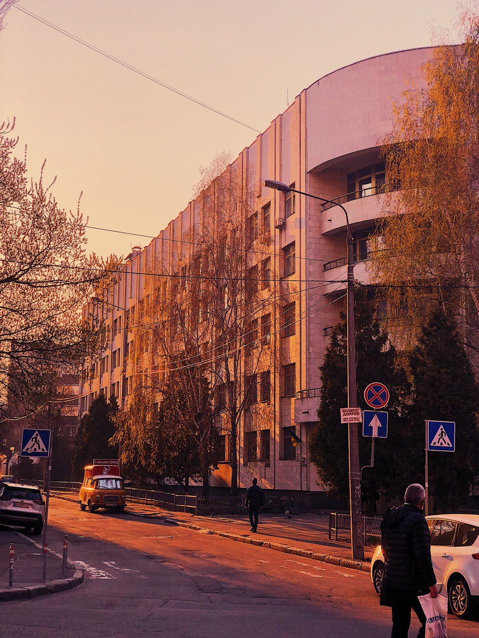 Как не влюбиться в эти простые, но уютные улочки? Как не влюбиться в эти простые, но уютные улочки?