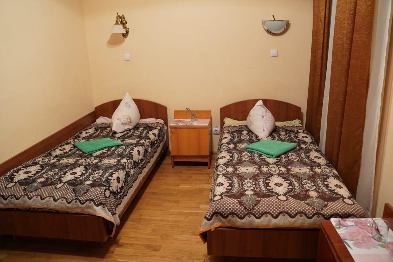 Комната. Правда, это может быть люкс, который стоит 1700 за сутки. Комната. Правда, это может быть люкс, который стоит 1700 за сутки.