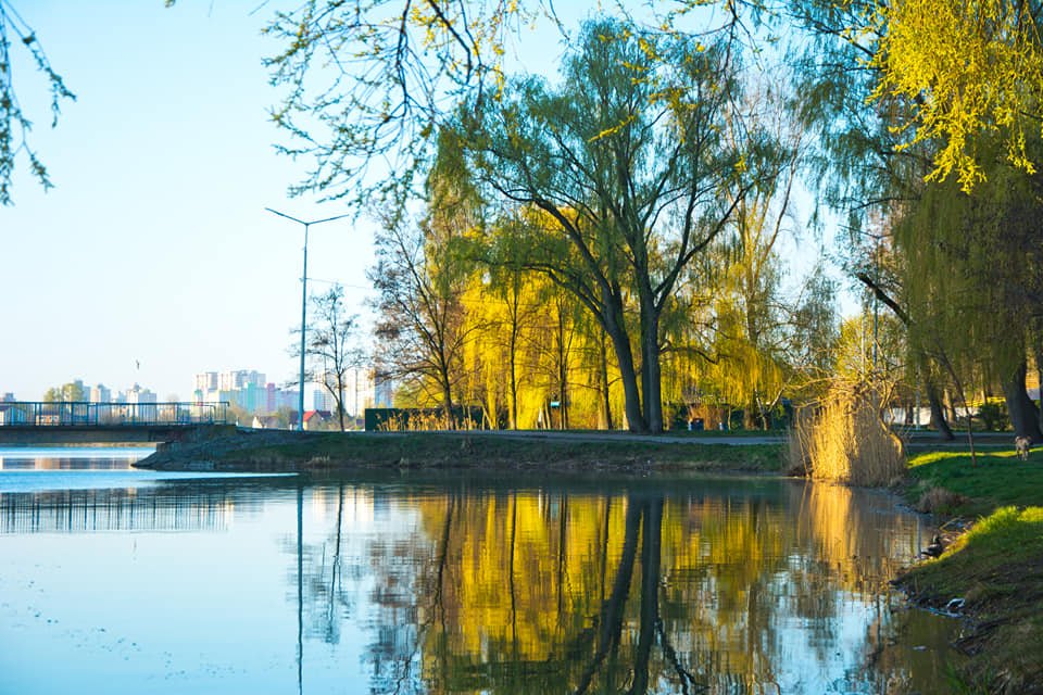 Находится на территории бывшей Воскресенской слободки Находится на территории бывшей Воскресенской слободки