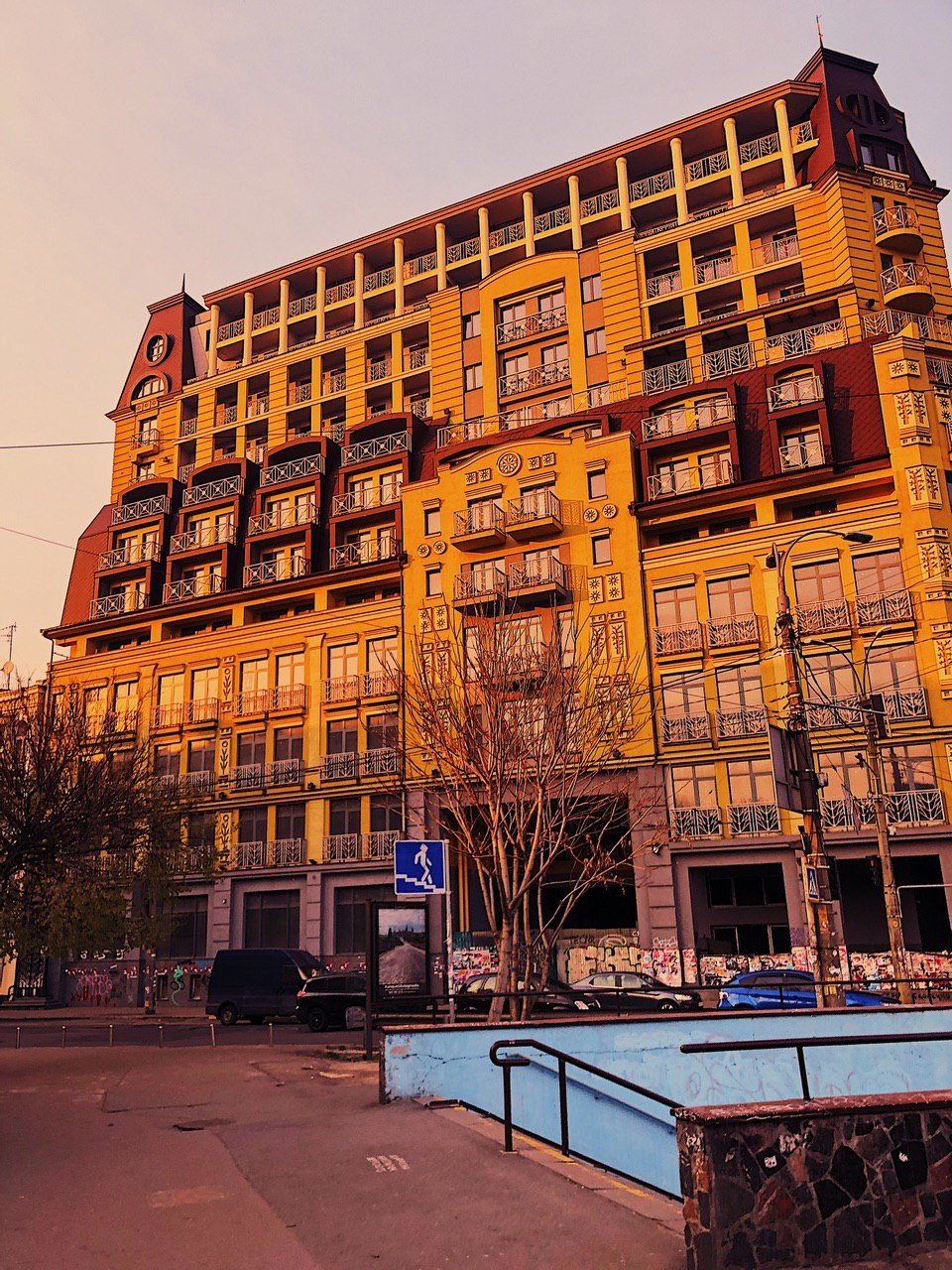 По душе током, она же часто так развлекается, По душе током, она же часто так развлекается,