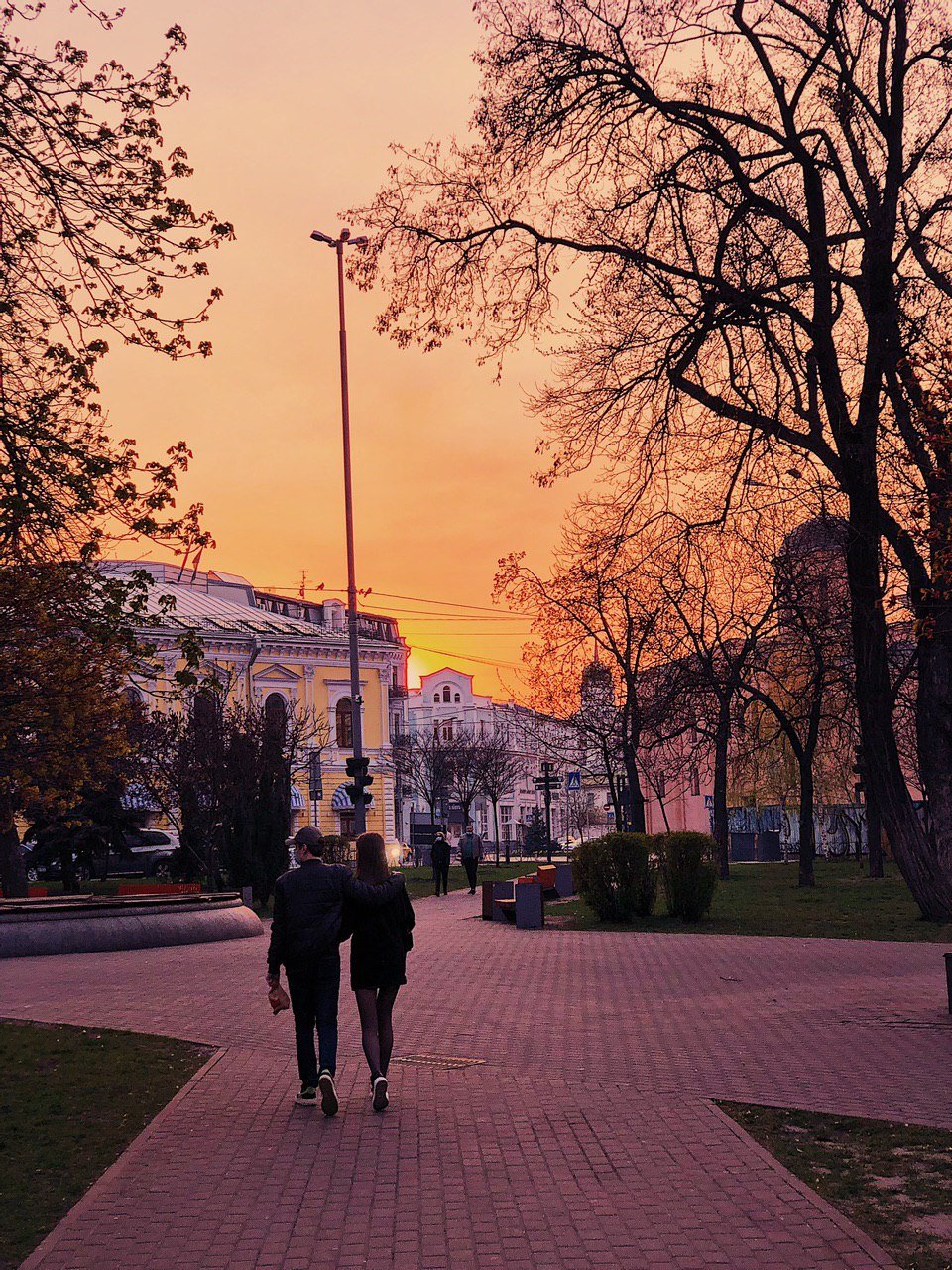 Столица улыбается, звучит и старается. Столица улыбается, звучит и старается.