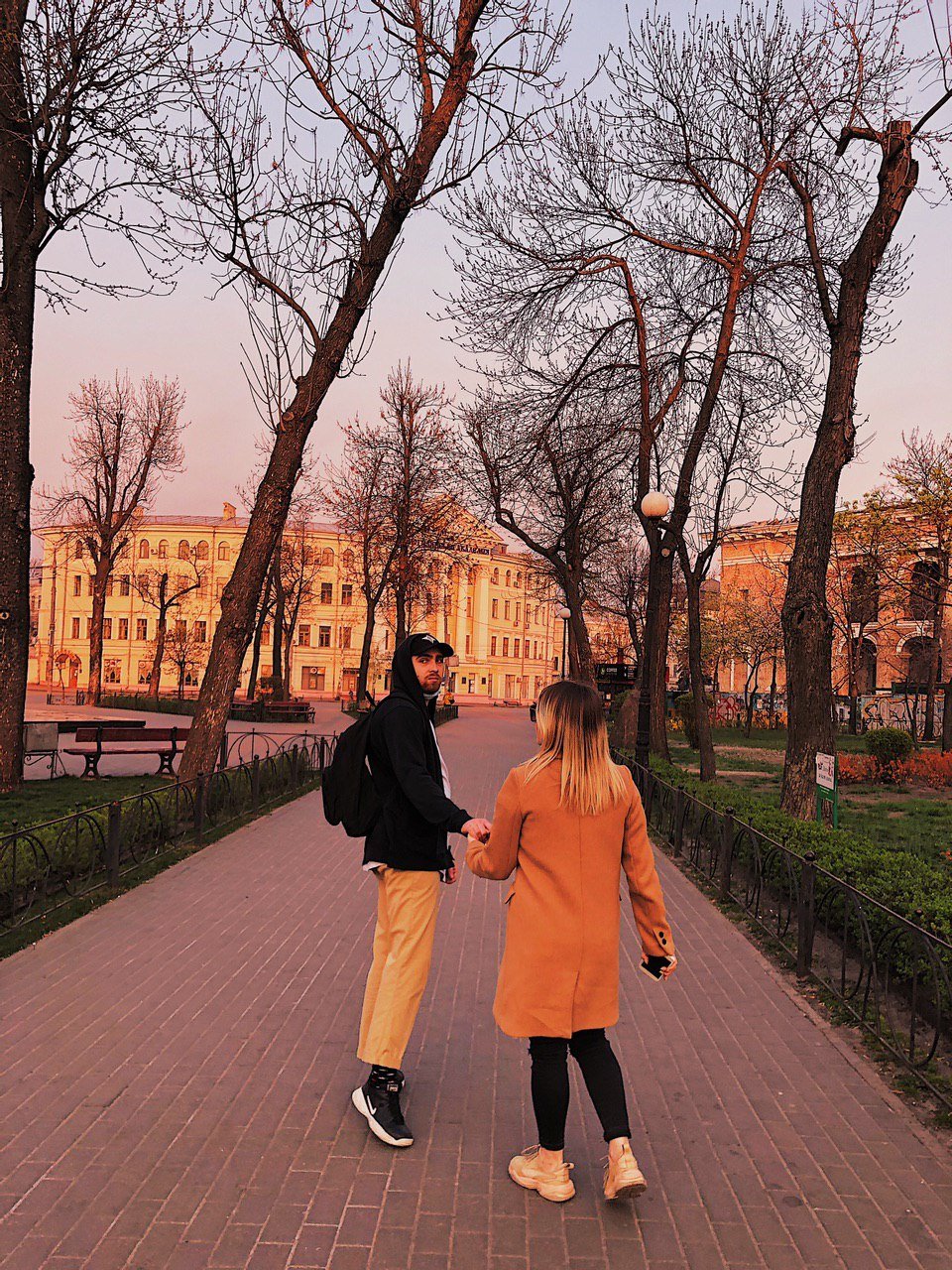 Они не хотели, а у нас что-то, да, получается, да? Счастья пожелаем им, пусть легко мечтается! Они не хотели, а у нас что-то, да, получается, да? Счастья пожелаем им, пусть легко мечтается!