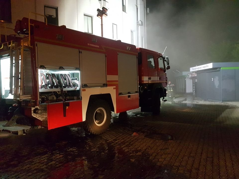 Пожарные установили, что возгорание возникло в торговом роллете