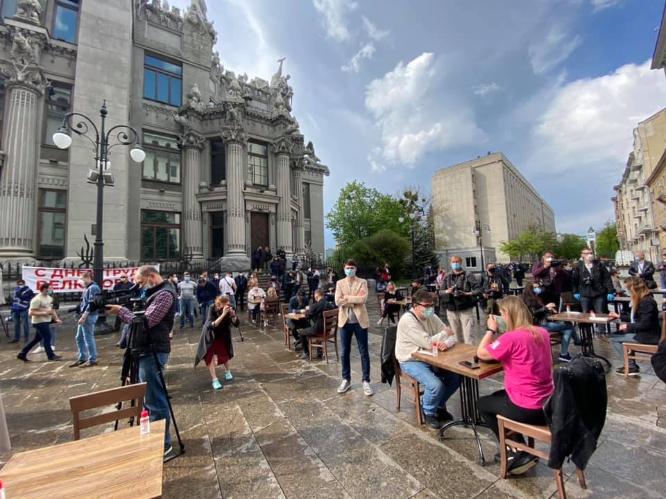 Людей было много Людей было много