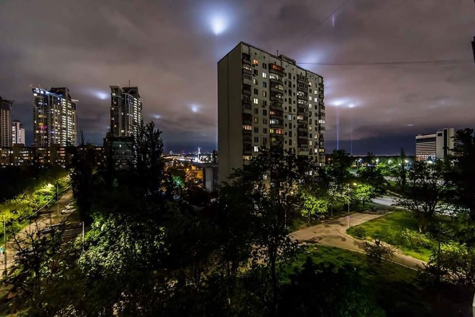 Эти лучи светили три часа Эти лучи светили три часа