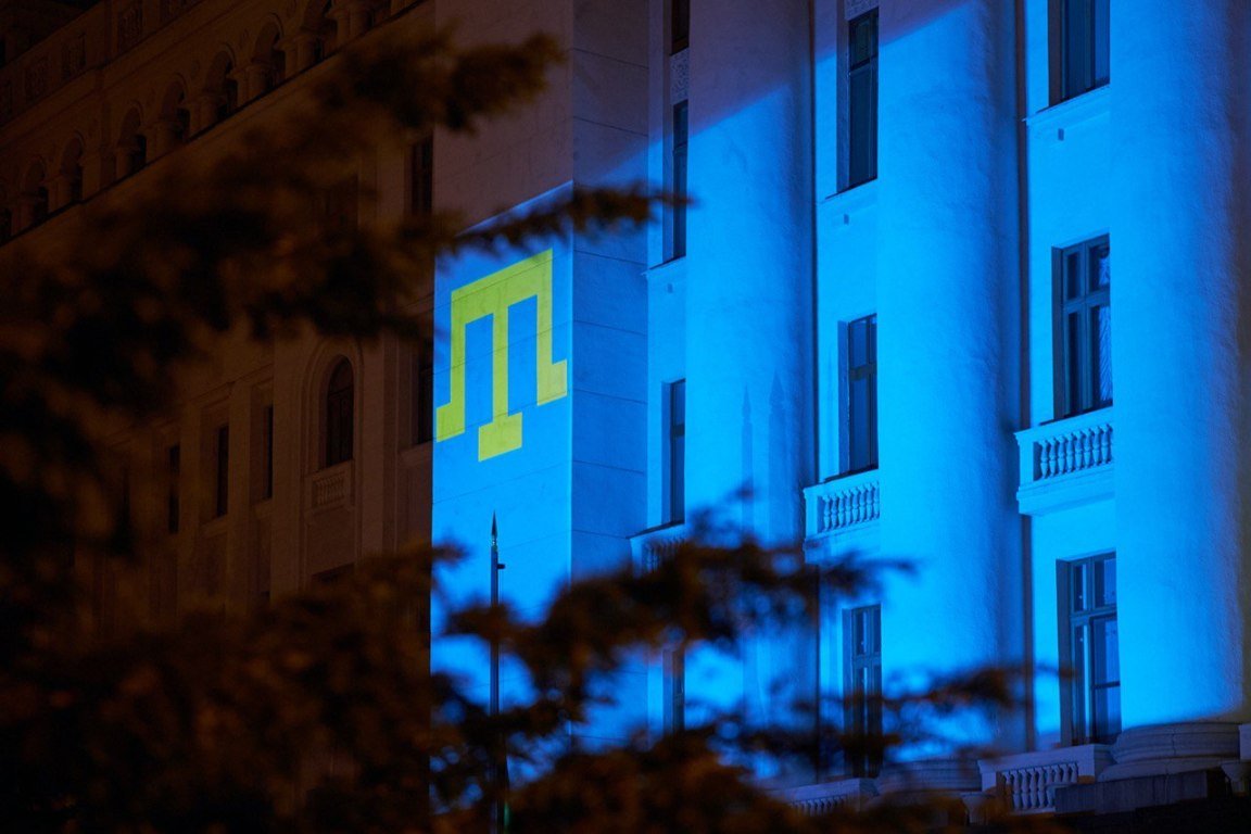 Здание подсветили в ночь на 18 мая