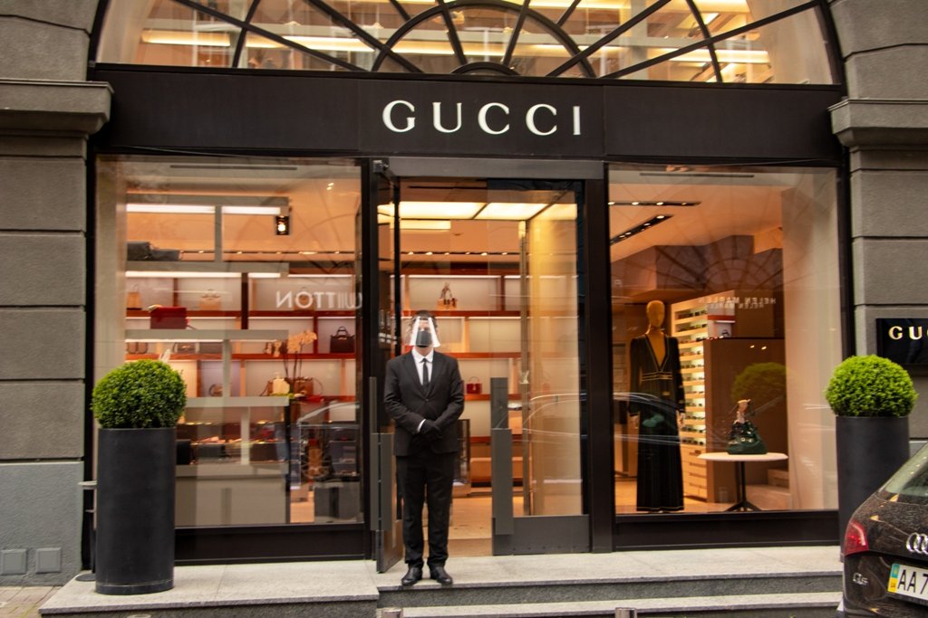 Вот такие у Gucci защищенные охранники Вот такие у Gucci защищенные охранники