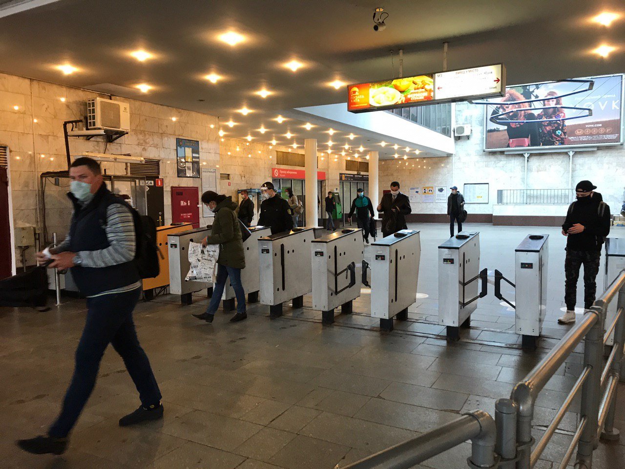 Вообще первый день работы метро выглядит образцово-показательным 