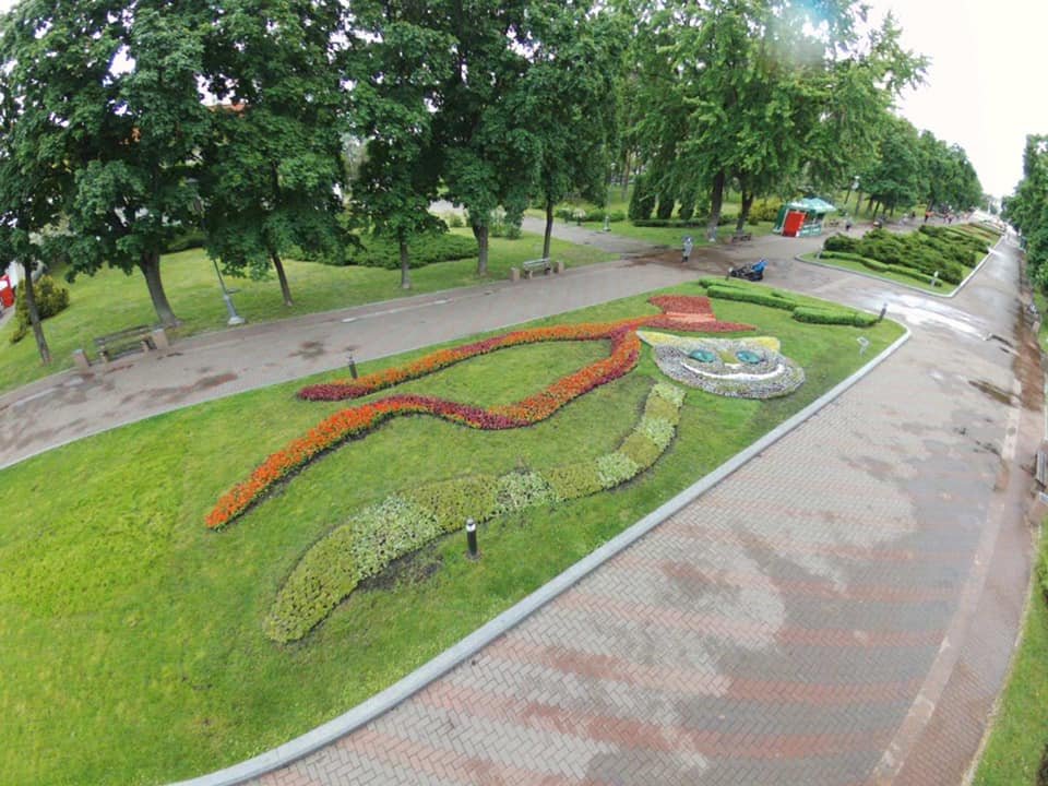 Зрителей ожидают 5 композиций с вертикальными конструкциями, огромными часами, 3D-объектами и фото зонами