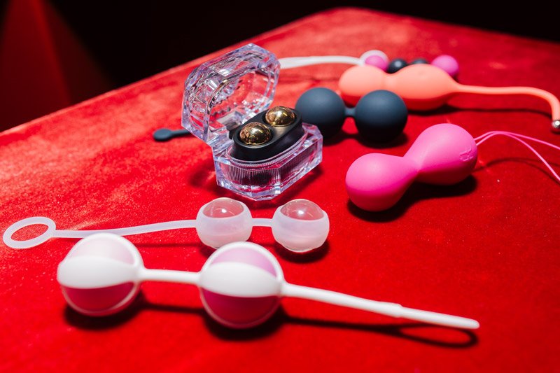 Также в него вошли вагинальные шарики Также в него вошли вагинальные шарики