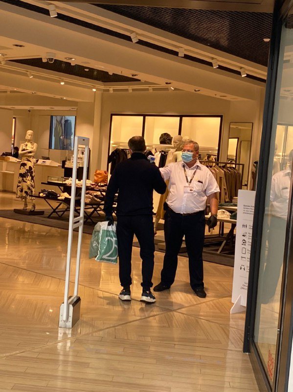 На входах проверяют температуру На входах проверяют температуру