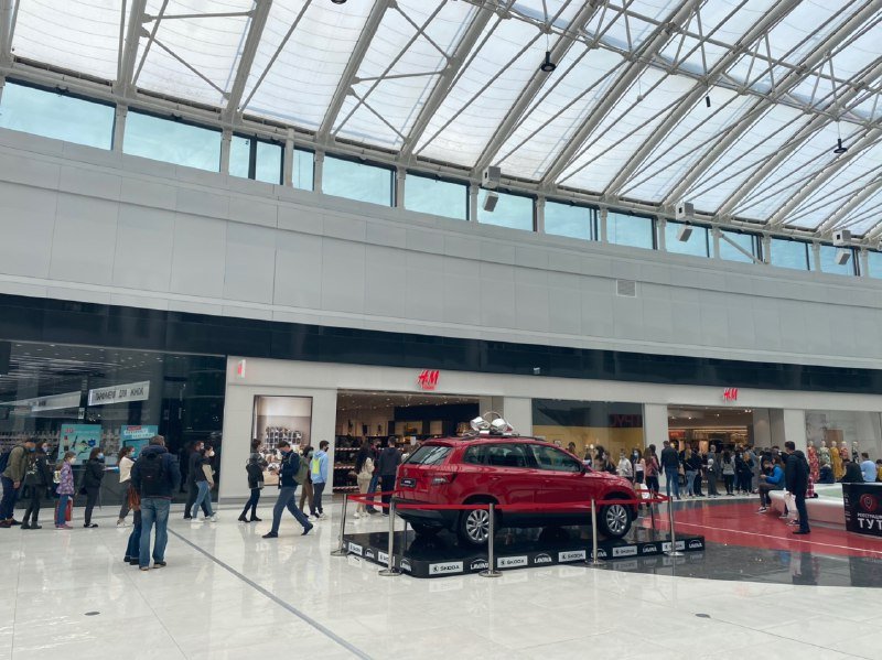 Очередь в H&M- классика Очередь в H&M- классика