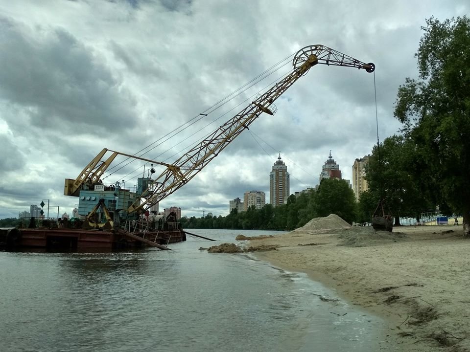 2000 тонн чистого песка подсыпали в зоне отдыха «Наталка»