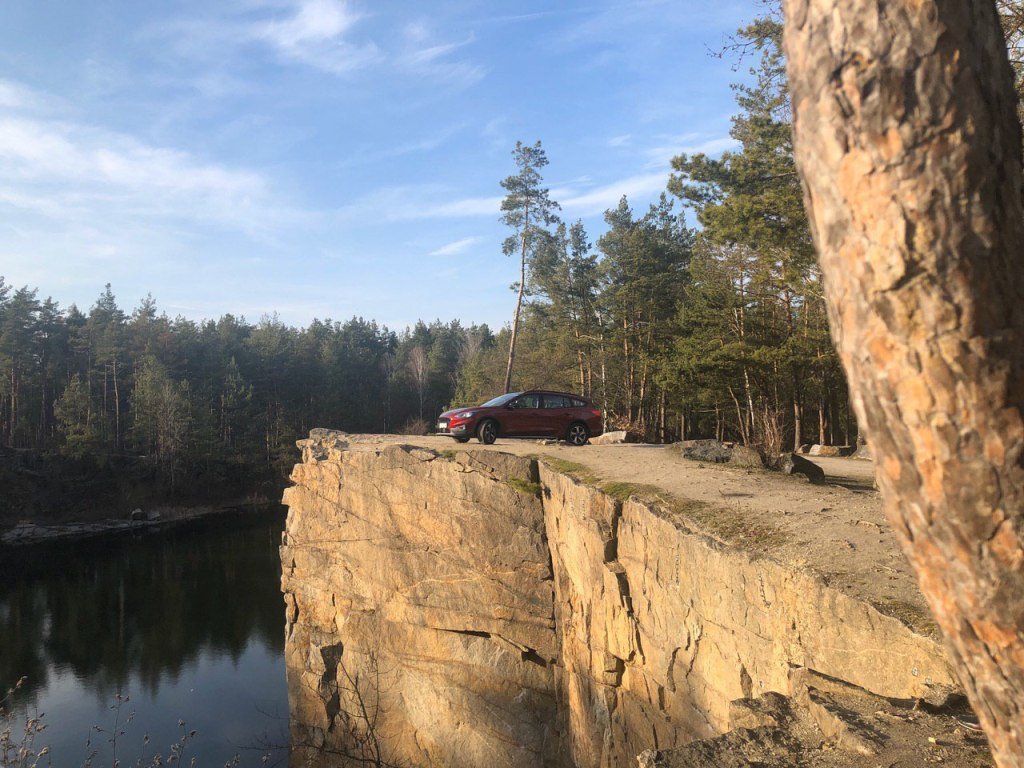 Фото сделано в феврале 2020 года. На скалы был открыт проезд