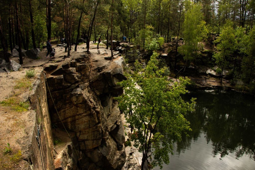 Даже во время дождя желающих прогуляться по каньону было достаточно