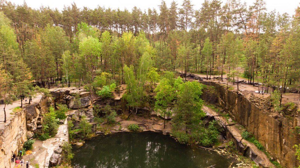 В солнечную погоду каньон более людный