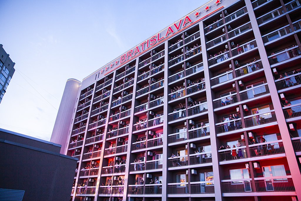 Зрительские балконы заняли 7 этажей: с 5 по 11