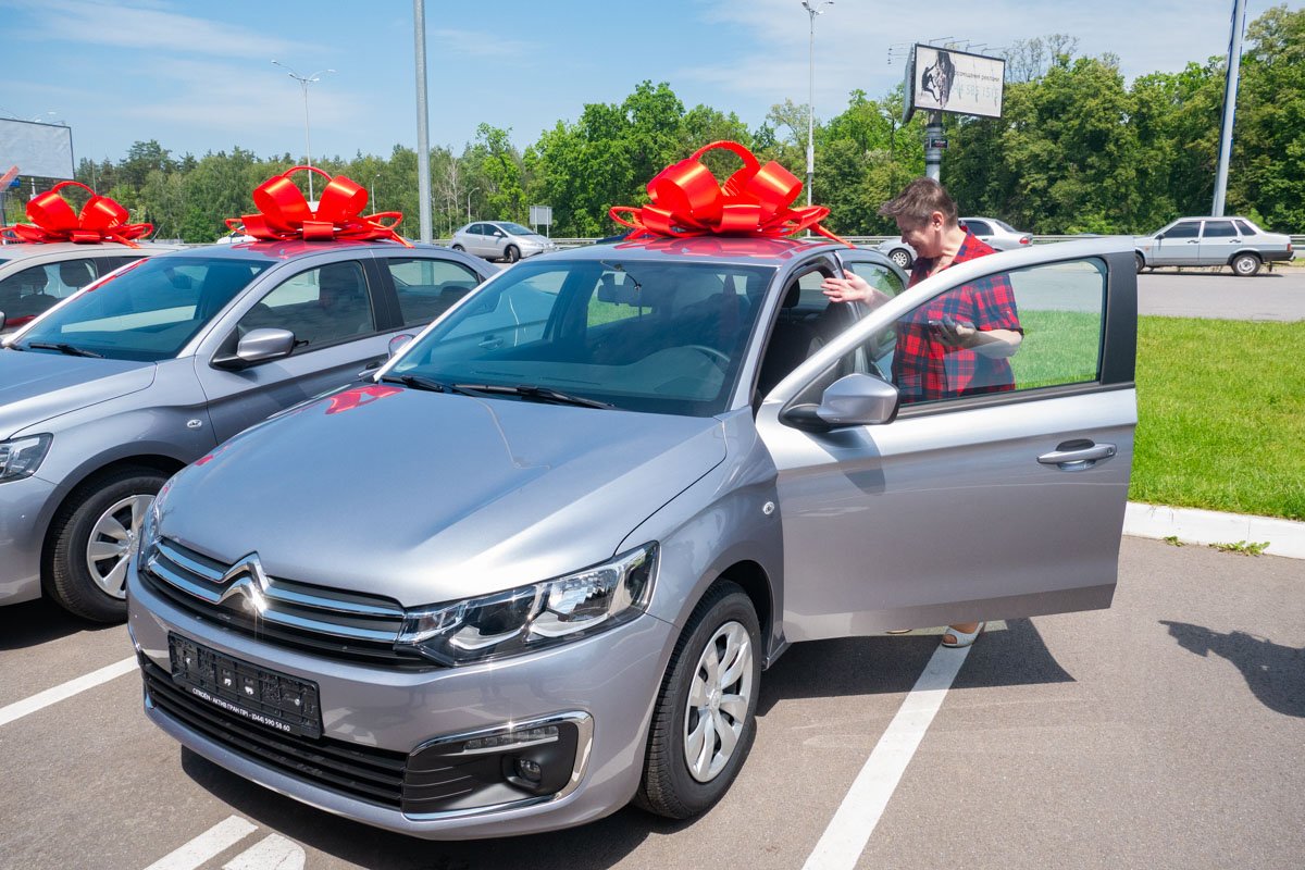 А Тамара из Харькова оказалась самой эмоциональной - не могла поверить до последнего, даже с ключами в руках