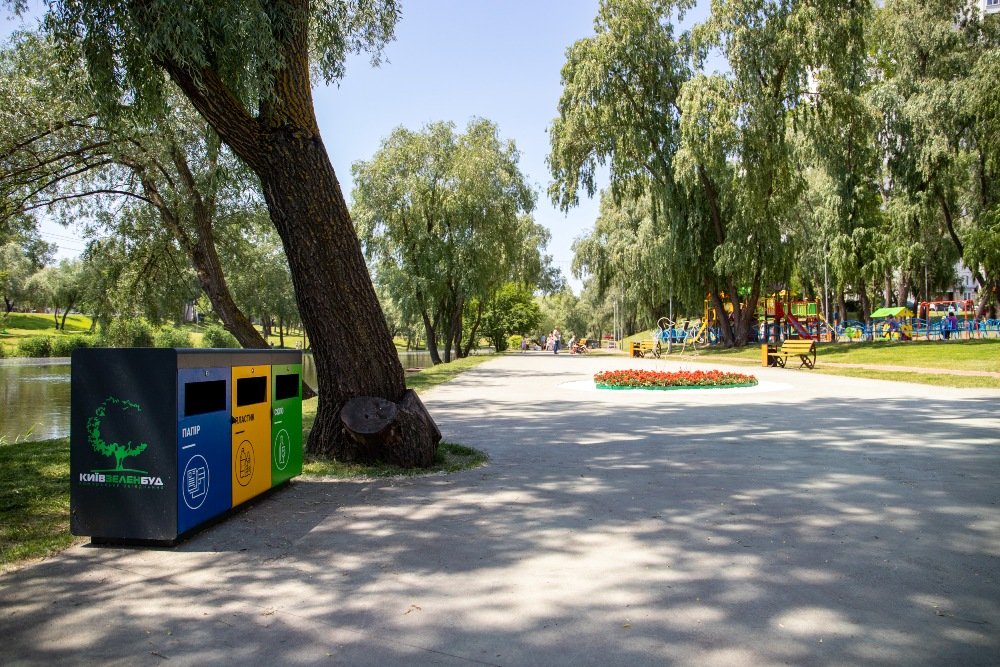 В Киеве начали установку контейнеров для раздельного сбора отходов в парках