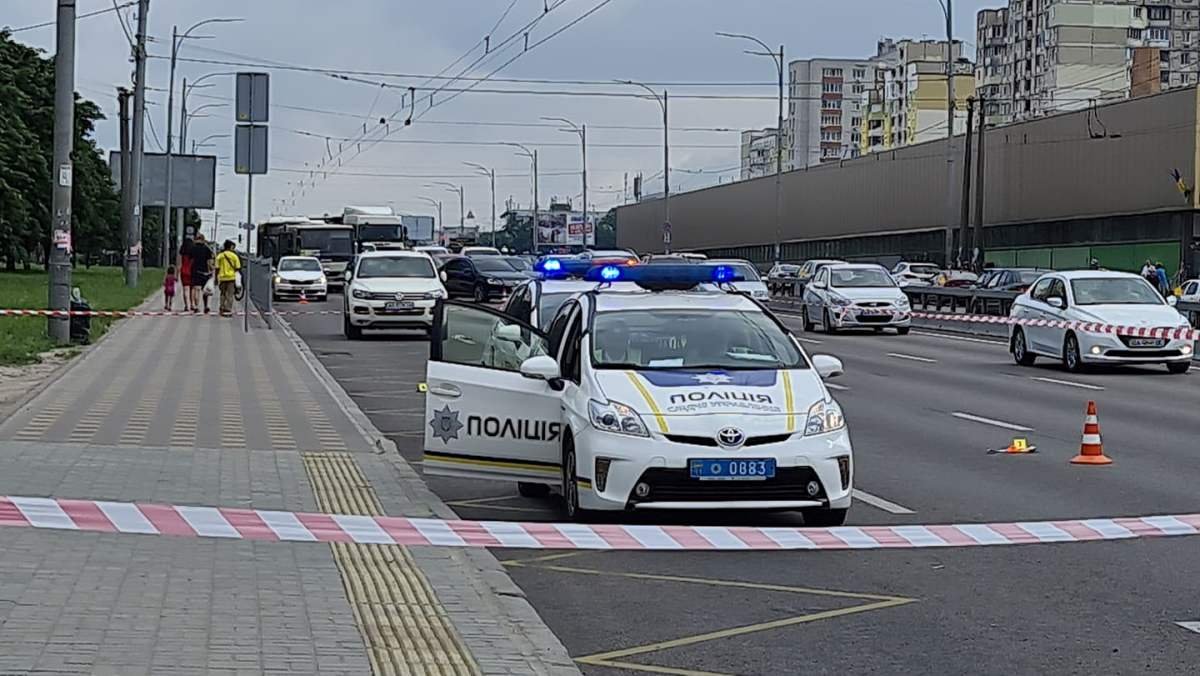 Патрульную срочно госпитализировали в больницу с многочисленными травмами