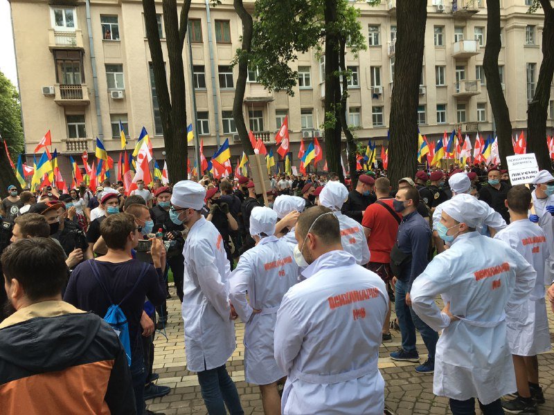 В Киеве журналисты вышли на акцию за свои права: что происходит под Офисом Президента 1