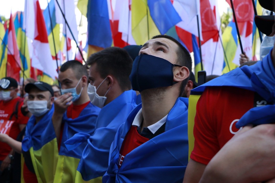 В Киеве журналисты вышли на акцию за свои права: что происходит под Офисом Президента 5