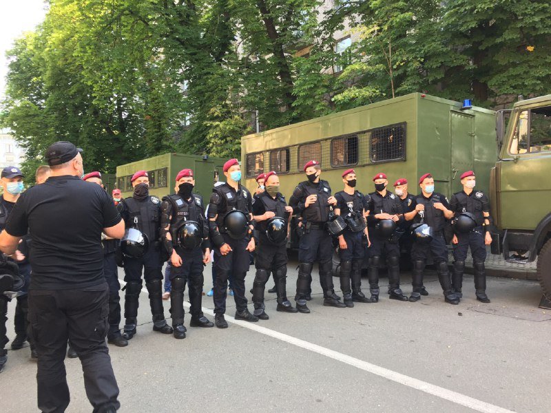 В Киеве журналисты вышли на акцию за свои права: что происходит под Офисом Президента 11