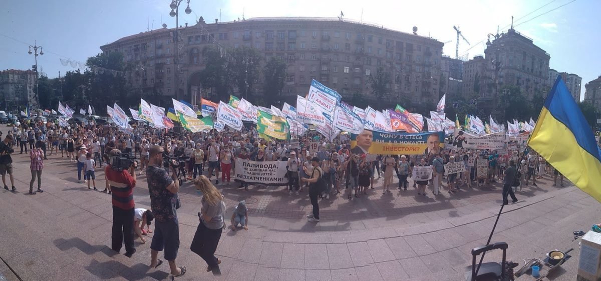 Всего без жилья сейчас около 13 000 человек