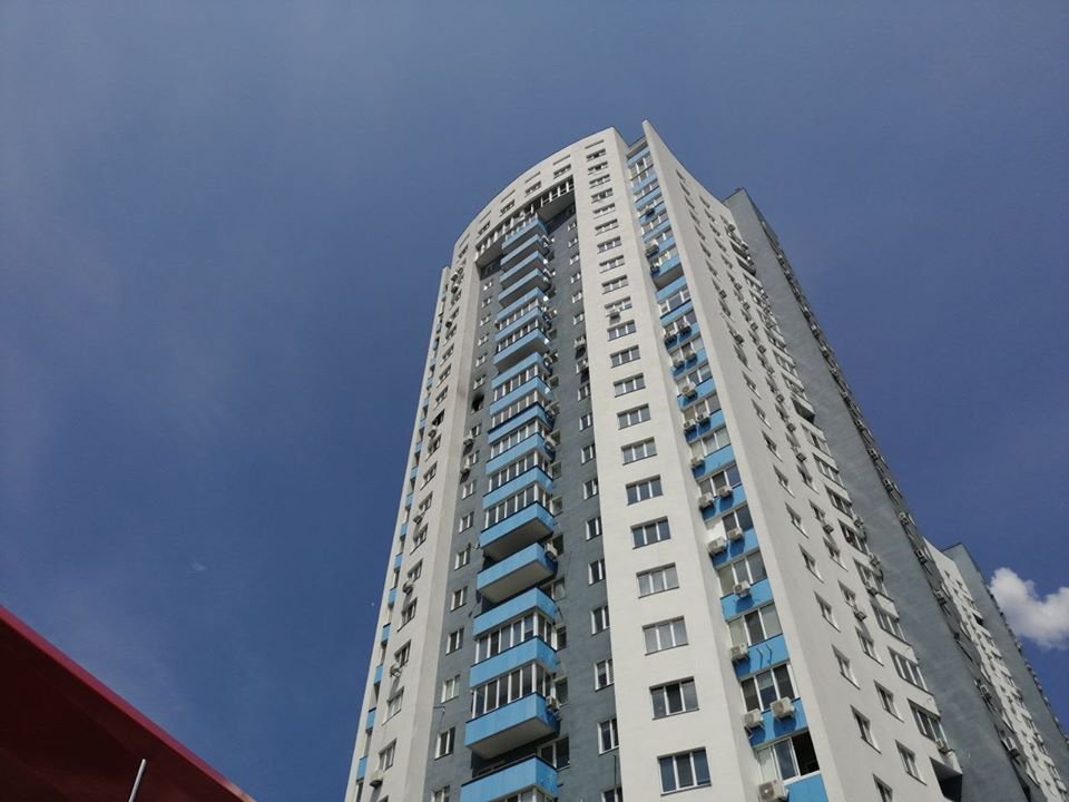 Людей из верхних этажей сразу эвакуировали