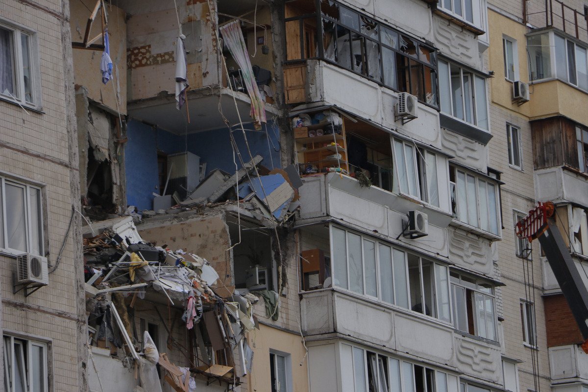 Взрыв в Киеве в жилом доме на Позняках: видео с высоты 1