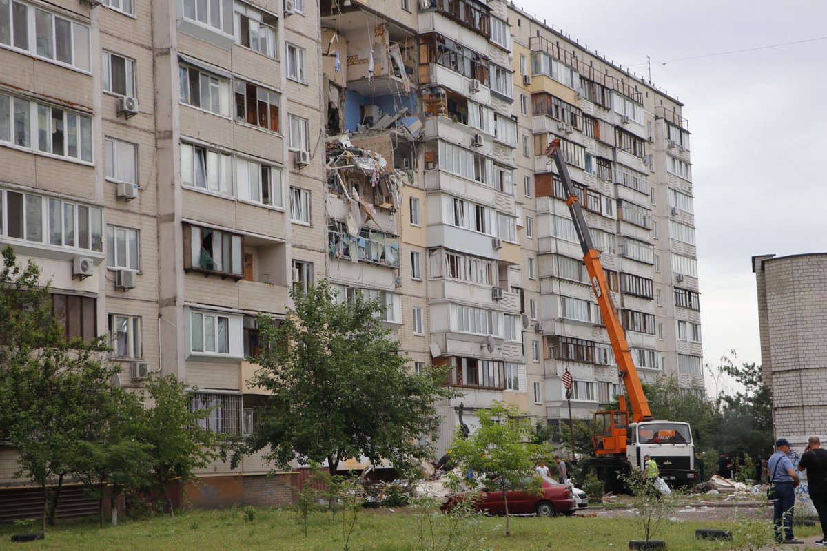 Взрыв в Киеве в жилом доме на Позняках: видео с высоты 2