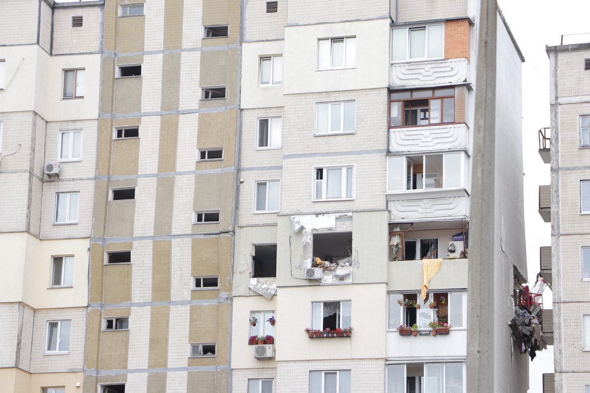 Взрыв в Киеве в жилом доме на Позняках: видео с высоты 3