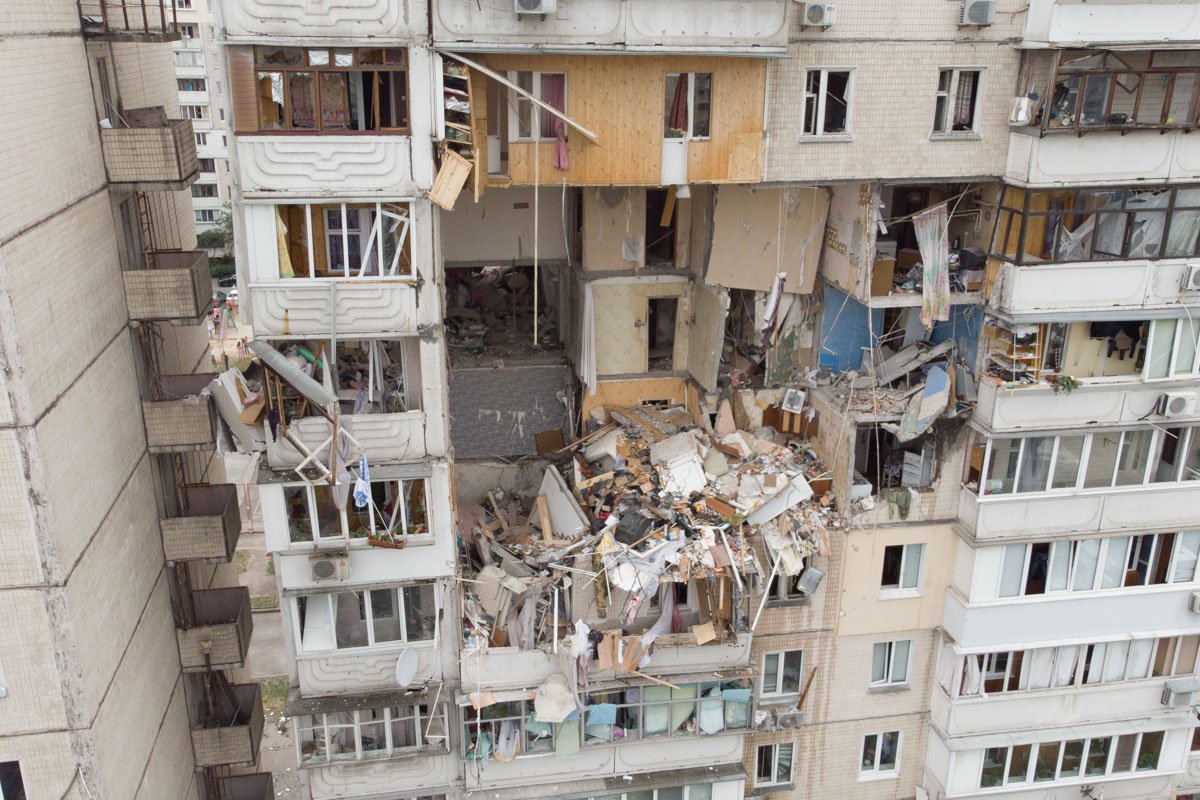 Взрыв повредил несколько этажей