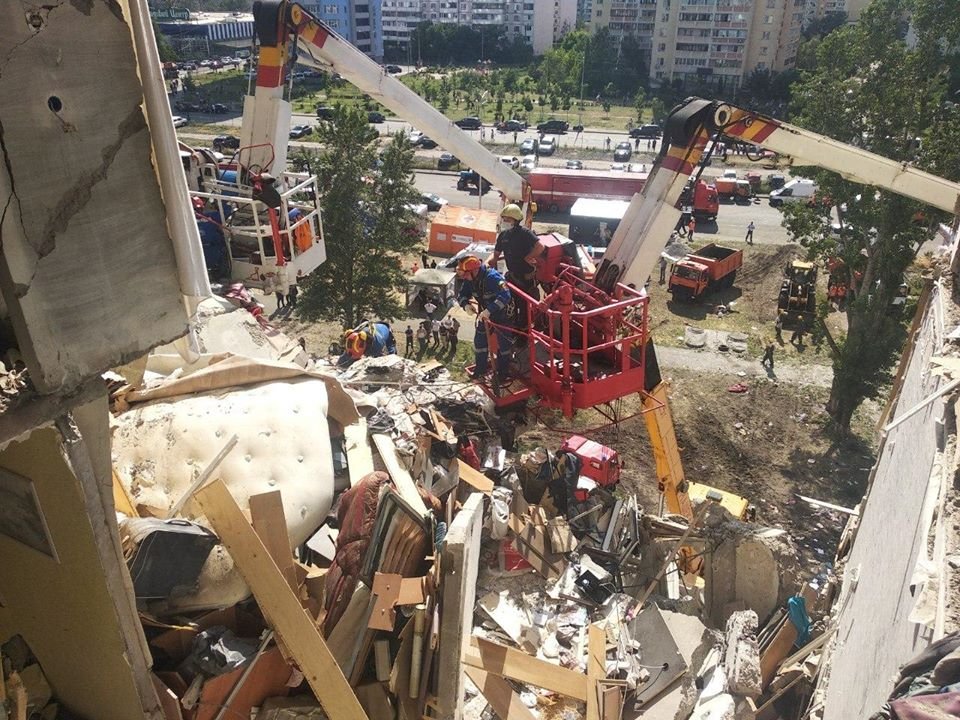 Фото из разрушенной квартиры с видом на улицу Григоренко