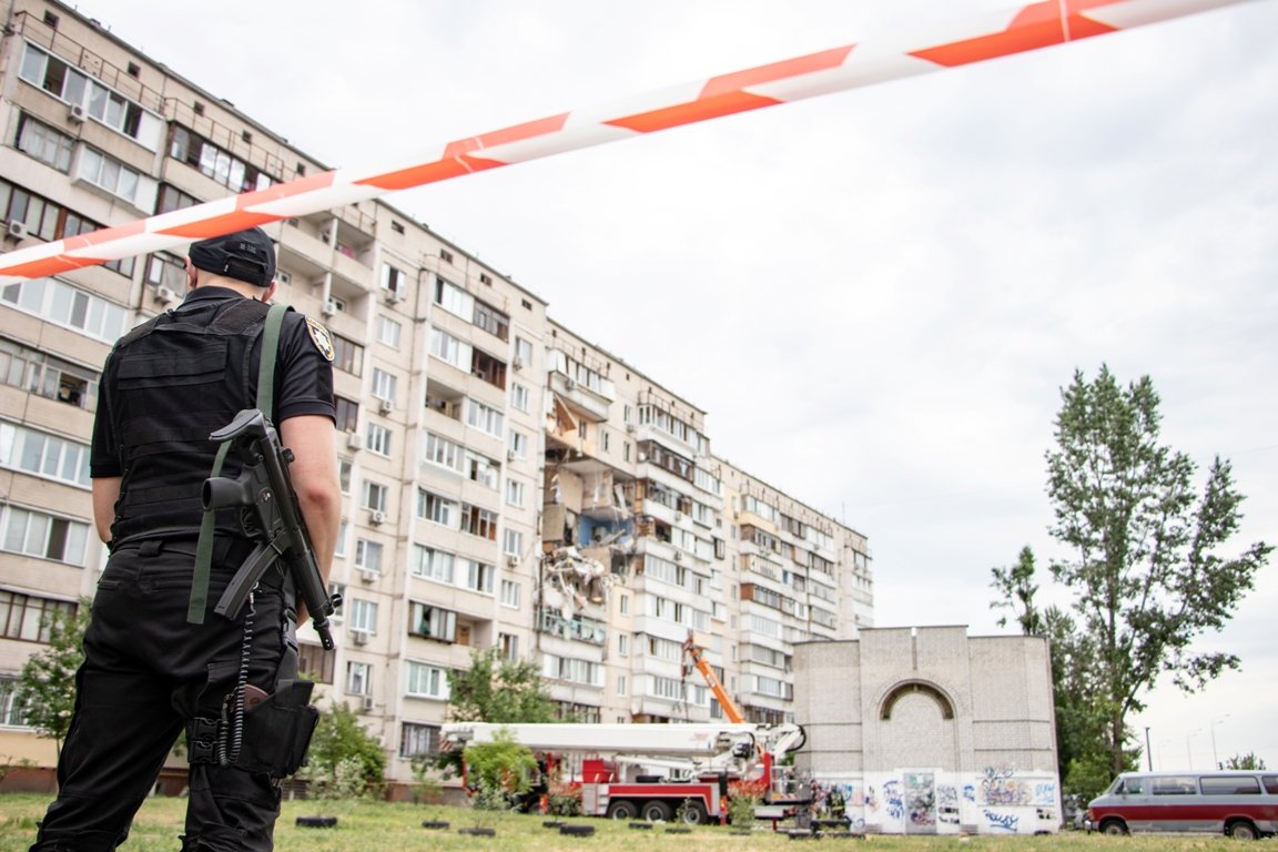 Весь периметр перекрыт, никого не пускают на место проведения спасательной операции