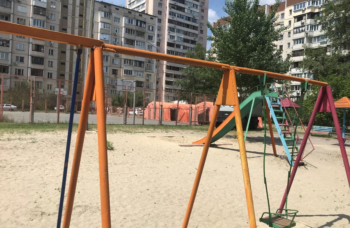 Во дворе развернули штаб