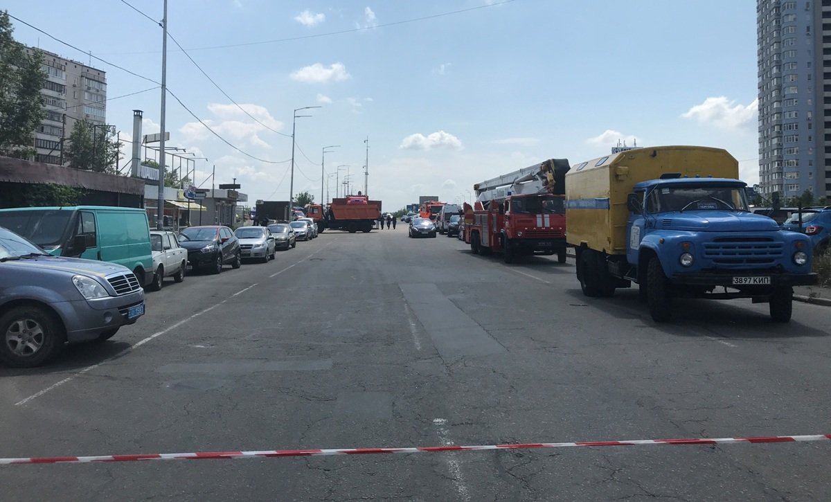 Спасатели работают без остановки