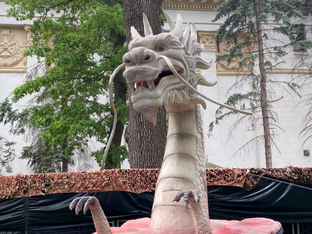 Мир драконов: каких мифических чудовищ можно увидеть этим летом в Киеве на ВДНГ 4