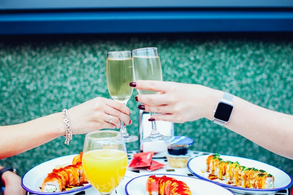 У ресторана летняя терраса