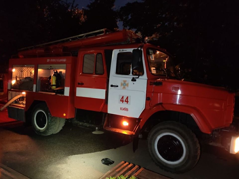 В Киеве загорелось общежитие КНУ имени Шевченко со спящими студентами 3