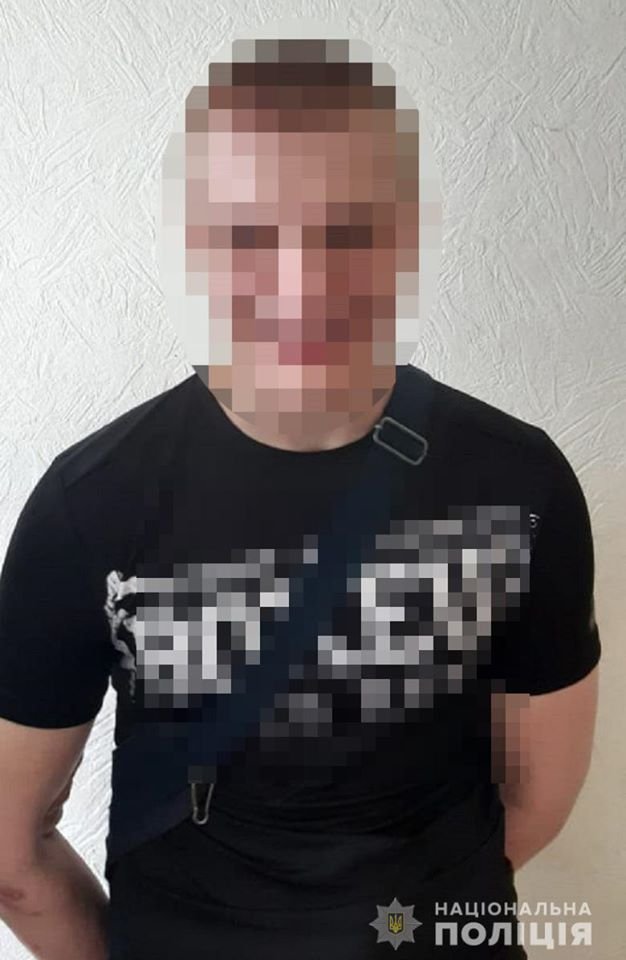 В Киеве на Оболони парень ударил ножом в грудь и живот незнакомца во время ссоры 1