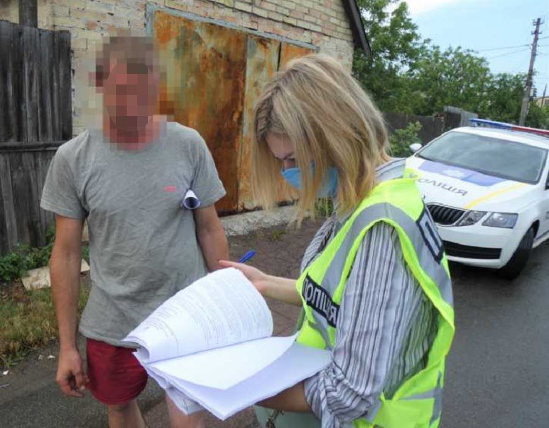 Выгонял из дома и унижал на глазах у детей: в Киеве мужчине за домашнее насилие грозит 2 года тюрьмы 1