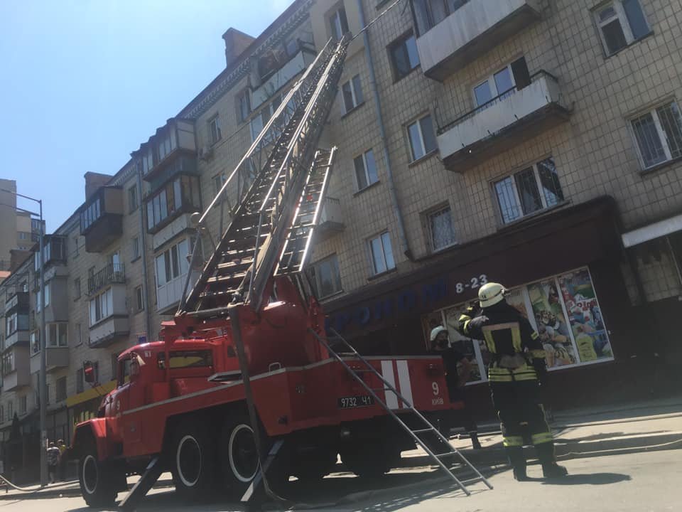 Загорелась квартира на 5-м этаже