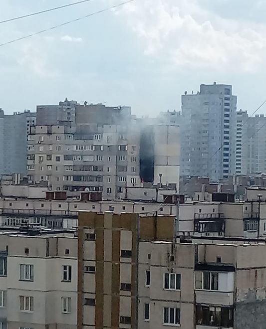 В Киеве на Крушельницкой рядом с взорвавшимся домом горят квартиры 1