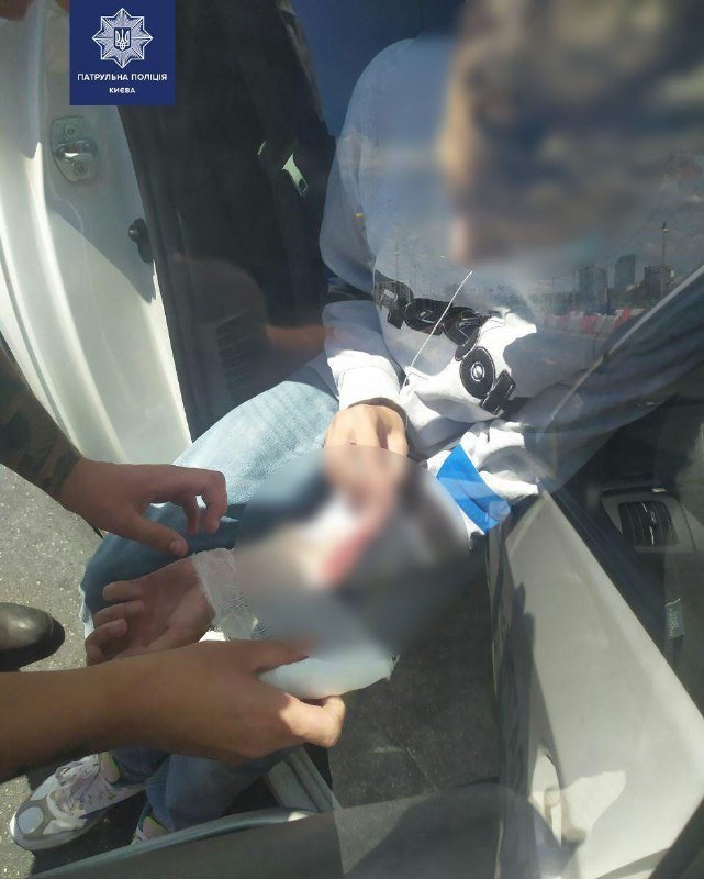 В Киеве студент из-за проблем с учебой и деньгами пытался вскрыть себе вены на мосту Патона 1